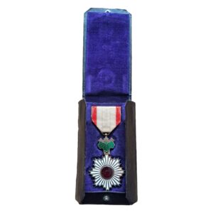 rising sun medal 5th class with special pouch front