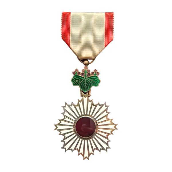 rising sun medal 5th class with special pouch medal