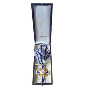 mutterkreuz im gold c.e juncker foto front